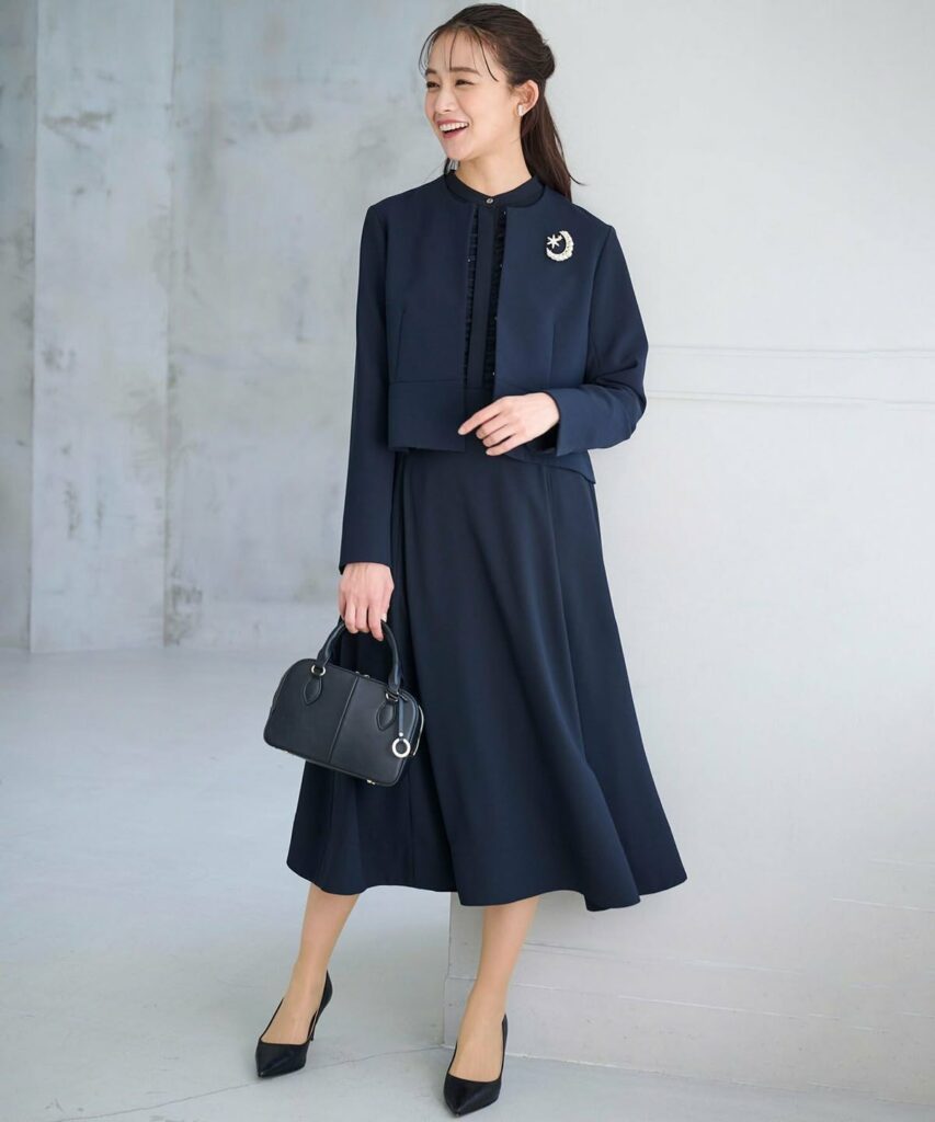 ブローチ　卒業式　コーディネート　ネイビー