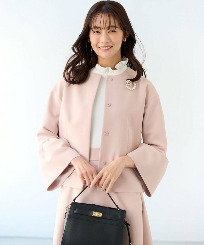 ブローチ　入学式　コーディネート　ジャケット　ピンク
