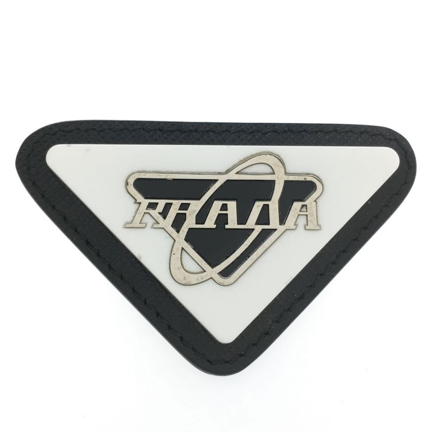 PRADA ブローチ サフィアーノ ホワイト ブラック プラスチック 三角