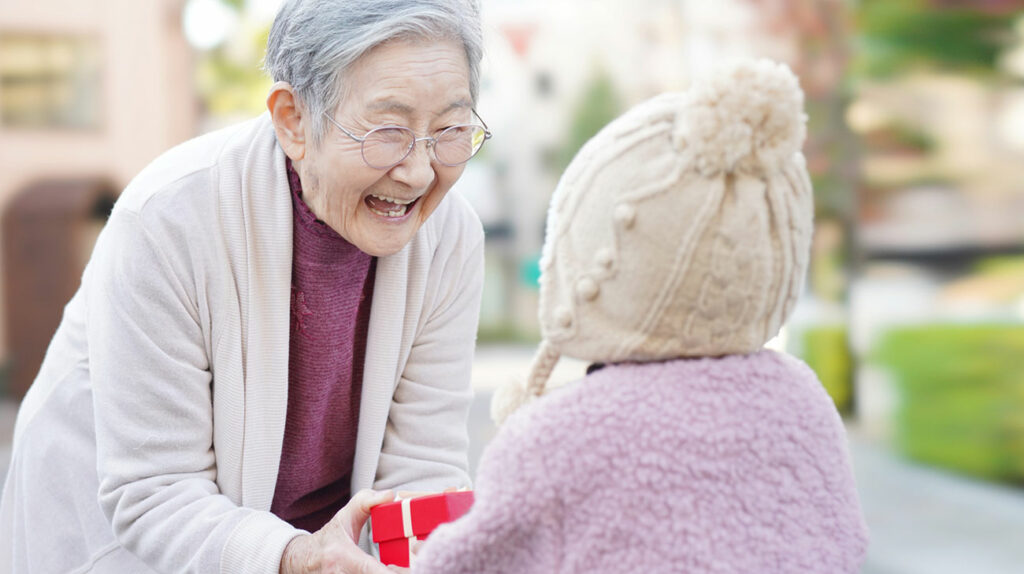 敬老の日のプレゼントは誰から贈るのが正解？