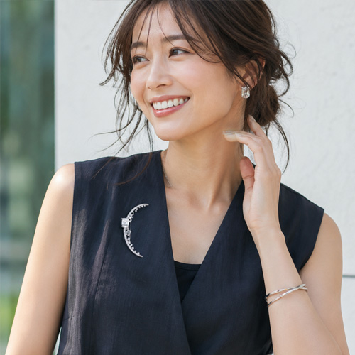 Jeweliss クレール クリスタル ムーン 月 ゴールド シルバー ブローチ ジュエリス　CLASSY風　夏のコーディネート