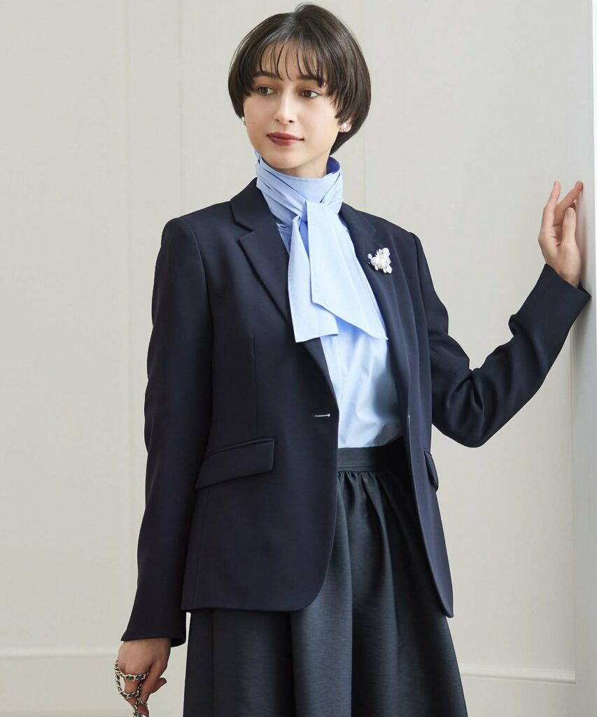 ブローチ　入学式　コーディネート　ネイビー