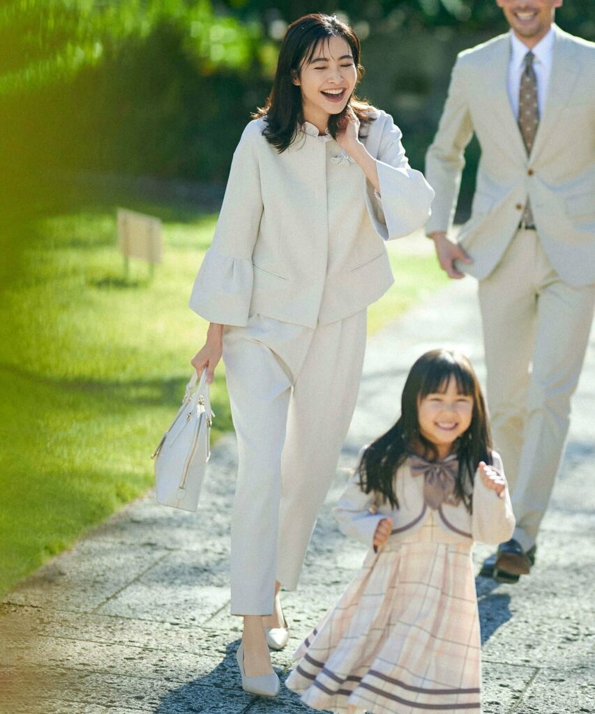 ブローチ　入学式　コーディネート　アイボリー